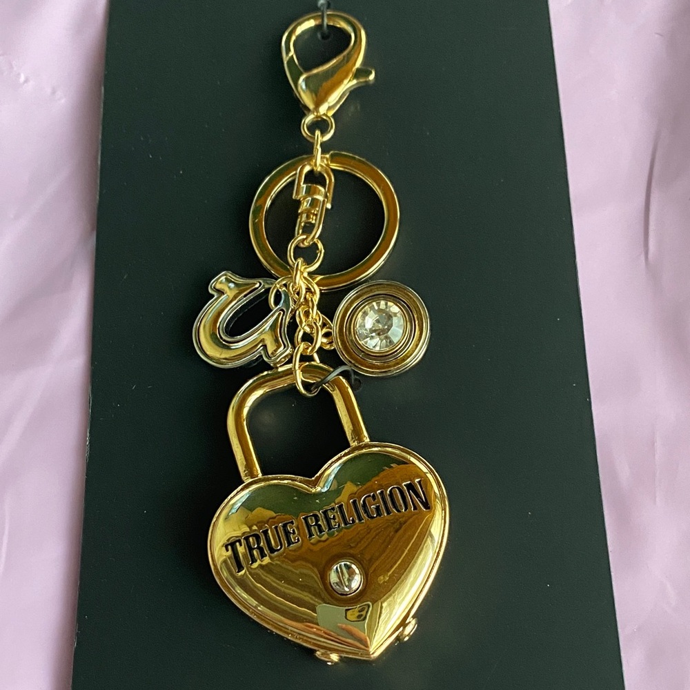True Religion Shiny Gold Heart Key Holder - Picture 3 of 3